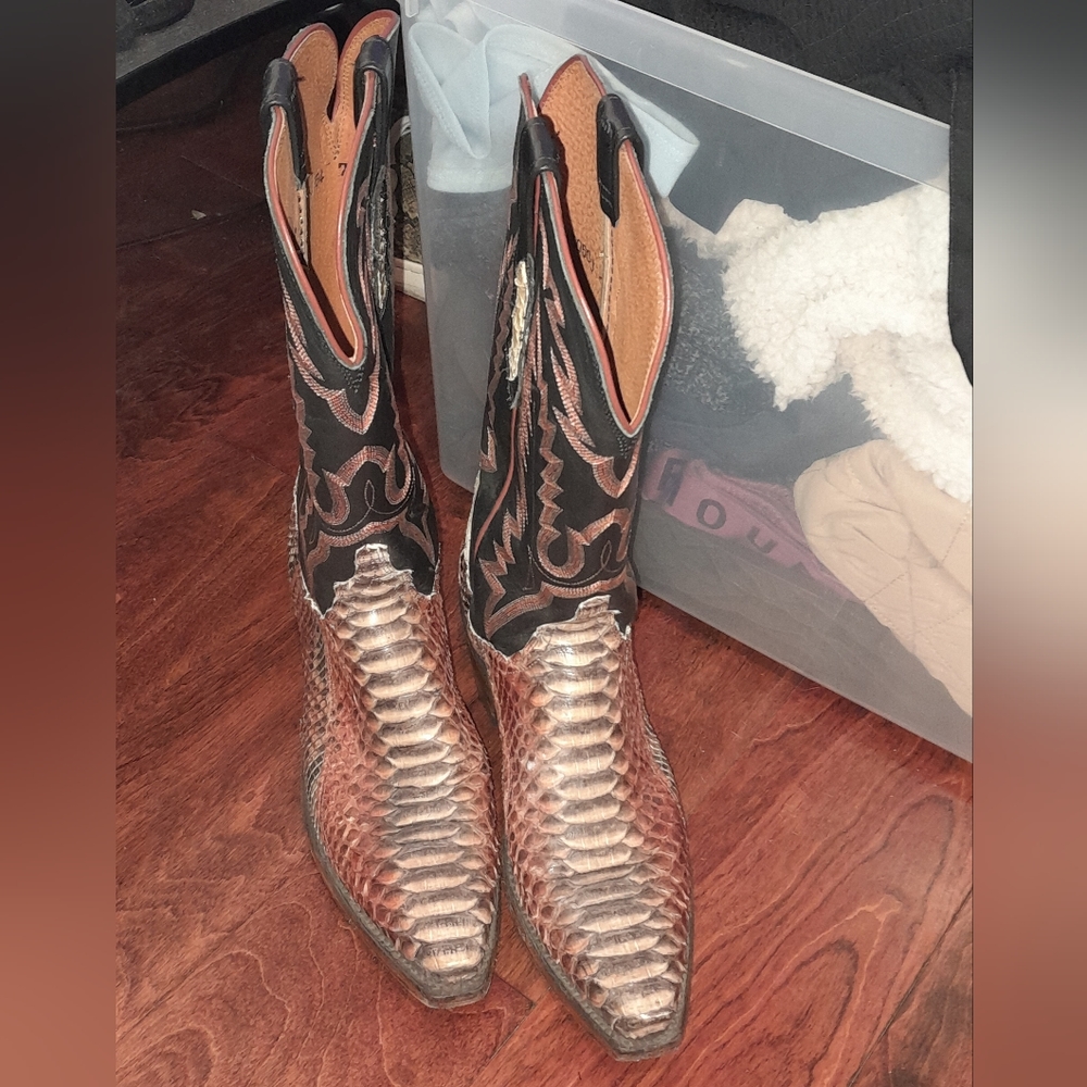 Luccheses boots